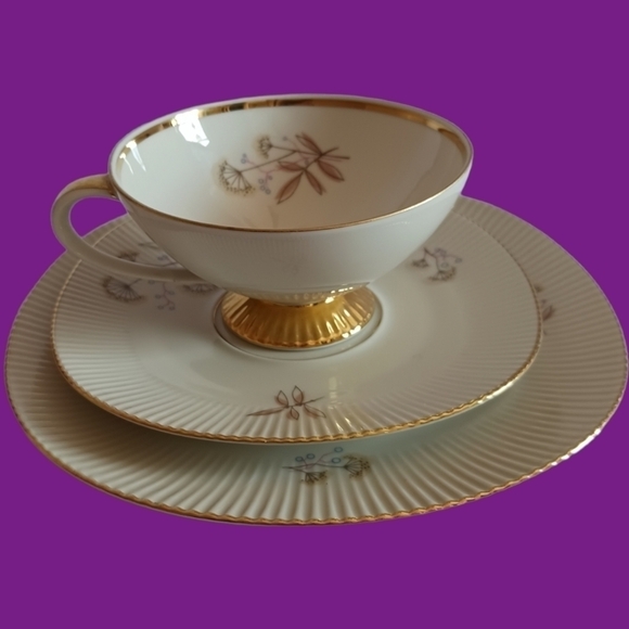 Bavaria vtg set of 3 pcs cup and saucers - Picture 2 of 9